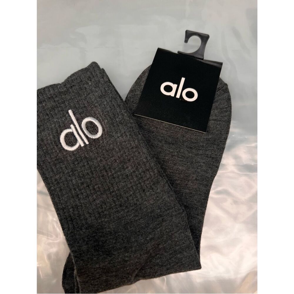 ALO Yoga unisex half crew understated socks in gray embroidered logo